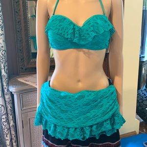 Kenneth Cole Reaction swimsuit. Size Lg